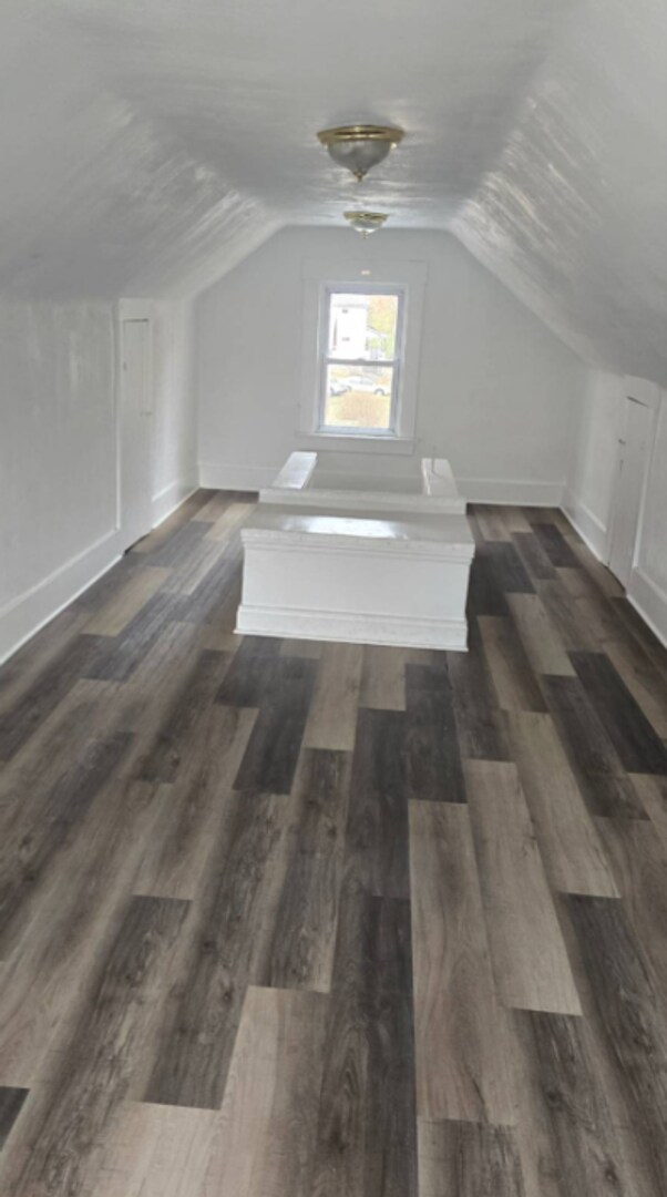 Building Photo - Charming 4-Bedroom Property in Prime Location