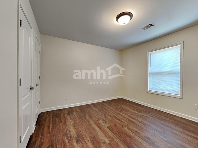 Building Photo - 483 Strawberry Walk