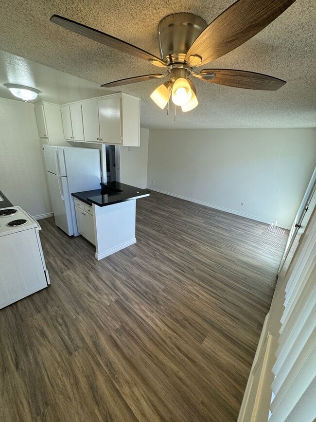Building Photo - 7434 Mesa College Dr