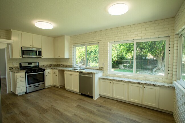 Building Photo - Remodeled Mission Oaks 4 Bedroom
