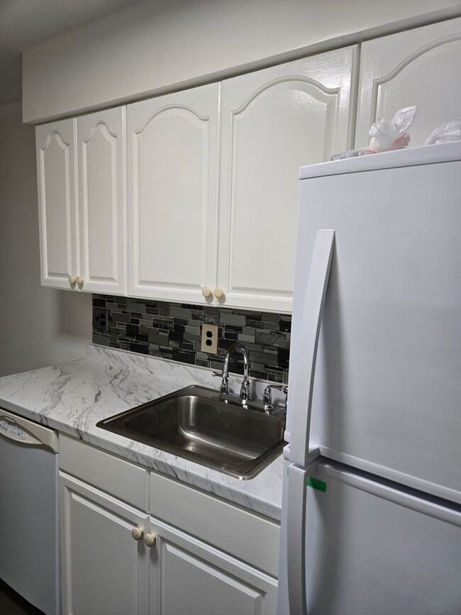 Building Photo - Charming 2BR Condo in Bethel