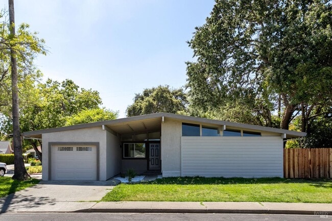 Building Photo - 142 Anita Ct