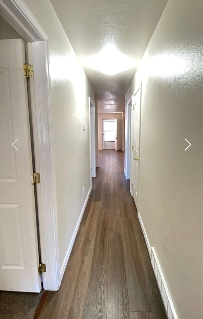 Building Photo - 206 E 820 S
