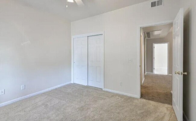 Building Photo - 126 Beacon Way