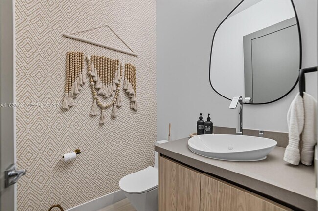 Building Photo - 5000 SW 159th Ave