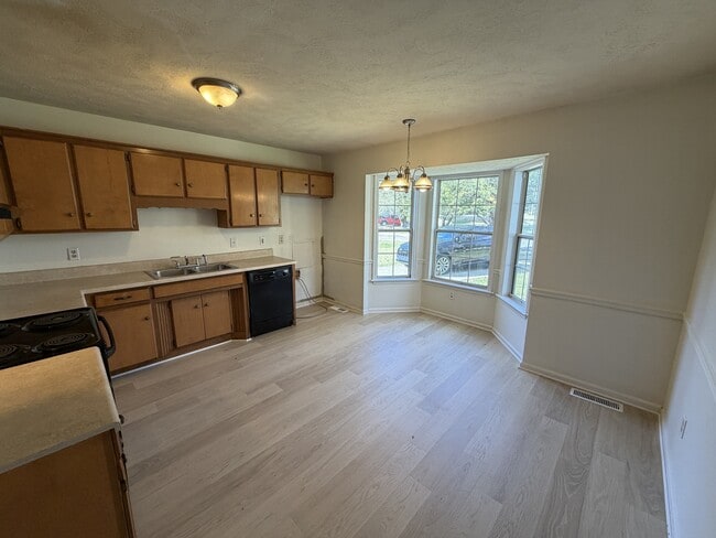 Building Photo - 304 Clearlake Ct