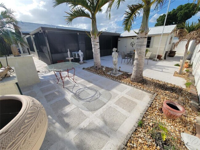 Building Photo - 1028 Lillian St