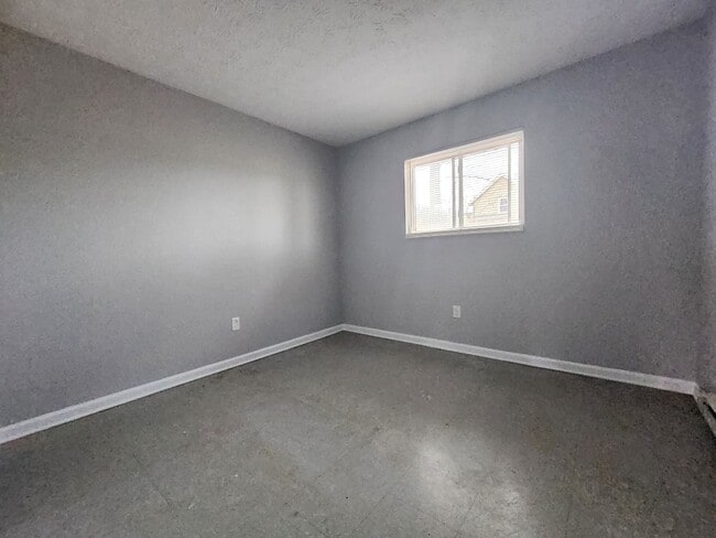 Building Photo - 1784 Lisle Ave