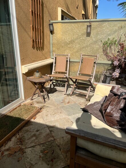 Side Yard - 394 Coronado Ave