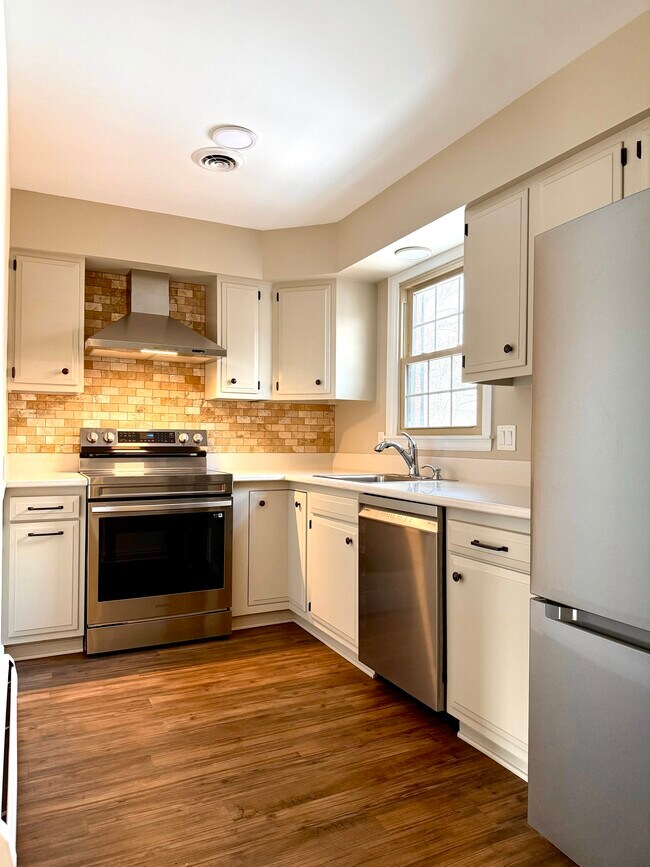 Building Photo - 6 Millrace St N