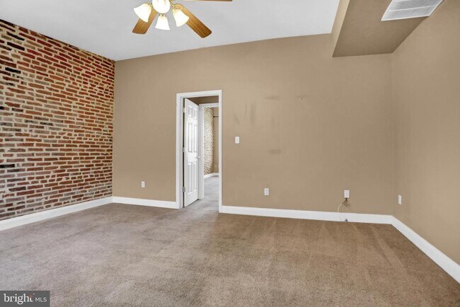 Building Photo - 1103 Light St