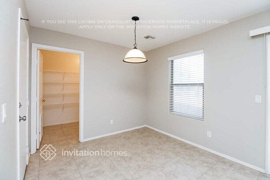 Building Photo - 2328 E Meadow Creek Way