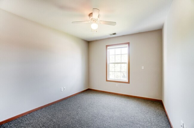 Building Photo - 1115 N Byrne Rd
