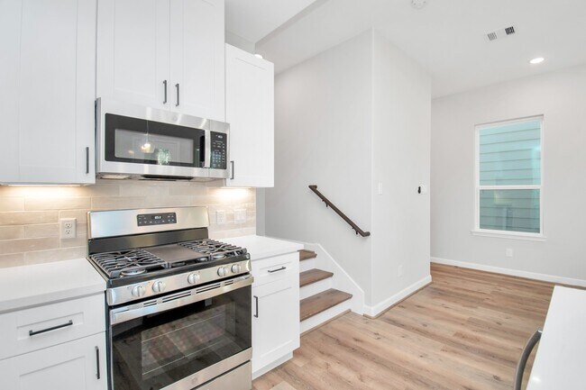 Building Photo - 2333 Hoskins Dr