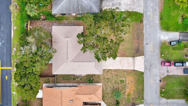 Building Photo - 1825 39th Ave