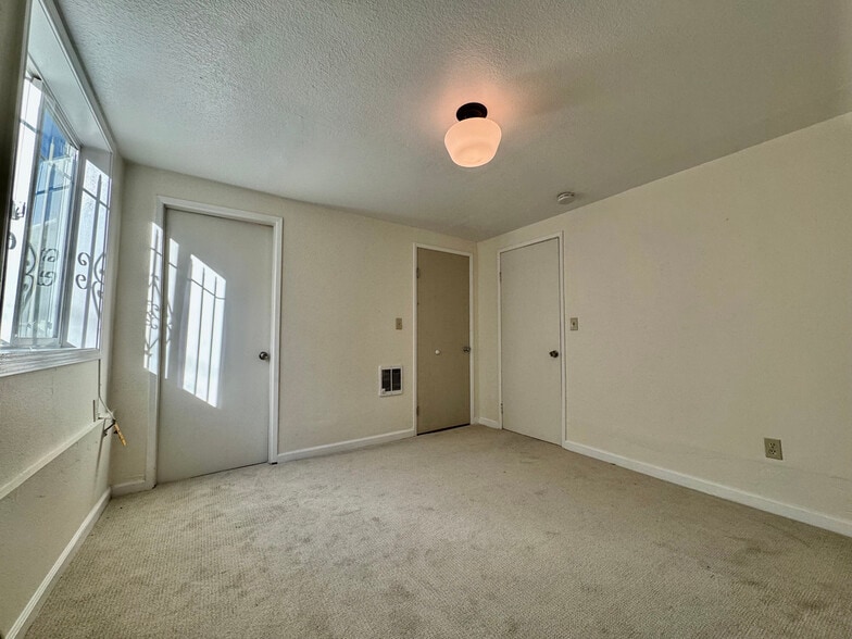 Building Photo - 1054 24th St