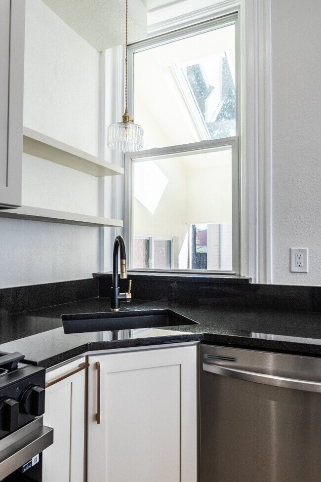 Building Photo - Stunning Remodeled Patio Home in Baker – 3...