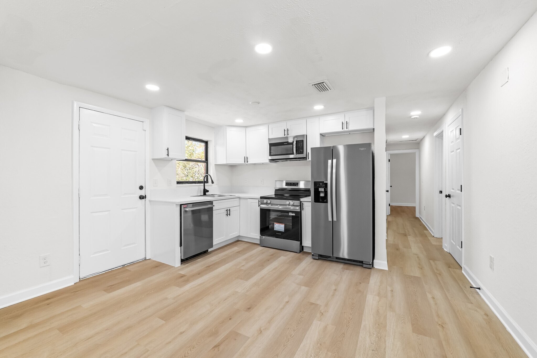 Building Photo - 1951 W 19th St