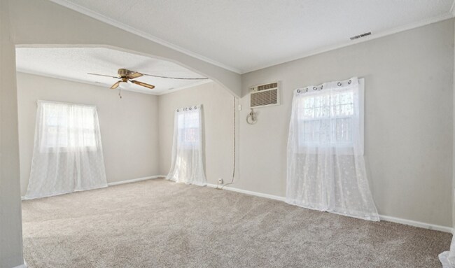 Building Photo - Cute 2 Bed 1 Bath Located by University of...