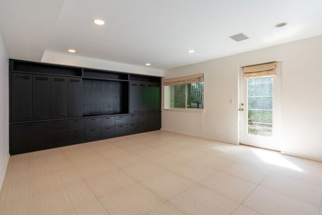 Building Photo - 1919 Fairmount Ave SW