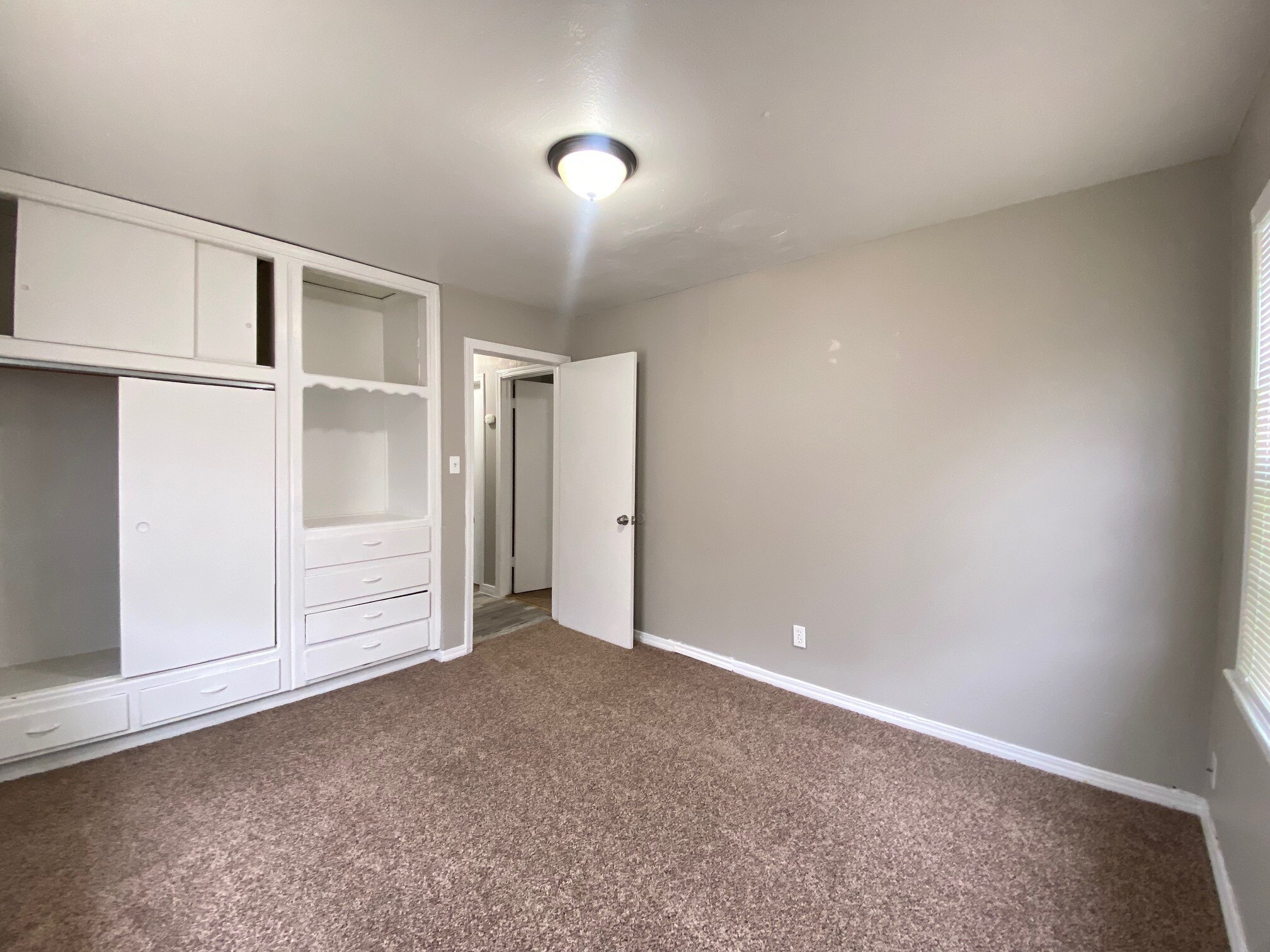 Building Photo - 3712 Woodside Dr