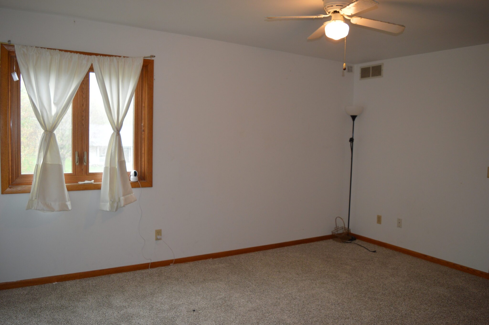 Building Photo - 5212 Rustling Oaks Ln