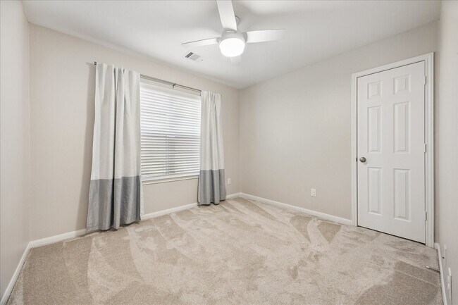 Building Photo - 5106 Pinemont Pl