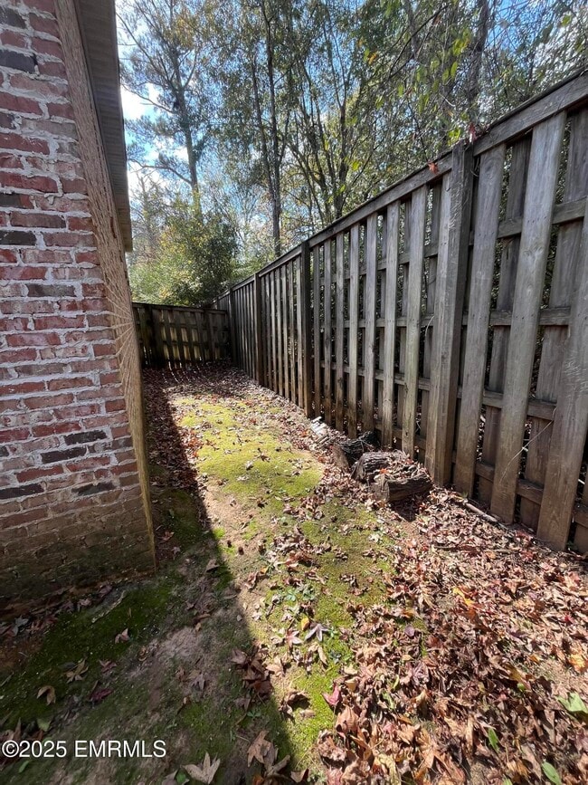 Building Photo - 391 Makenzie Ln