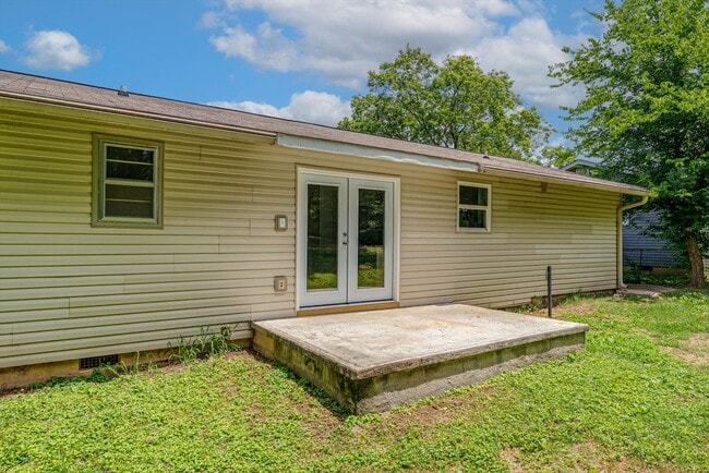 Building Photo - 7308 Meadowbrook Cir