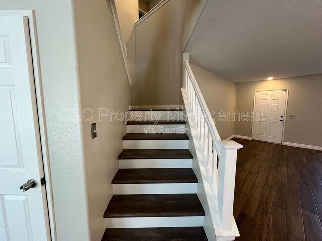 Building Photo - 23306 Daisy Dr