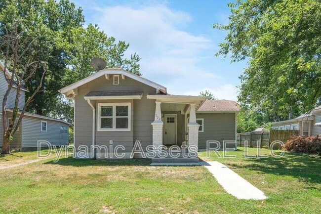 Building Photo - 208 E Park St