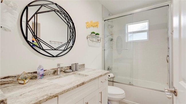 Building Photo - 627 47th St