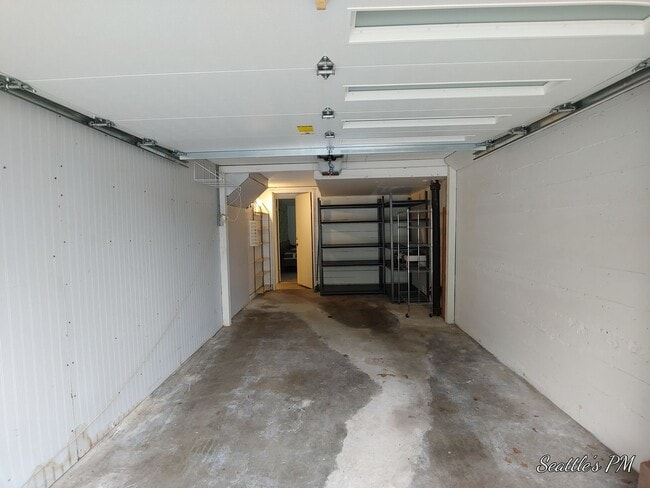 Building Photo - Beautifully Updated Magnolia House- 3 Bedr...