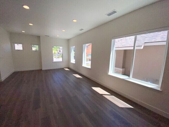 Building Photo - Built 2023 NW Reno 3 Bedroom House - Downs...