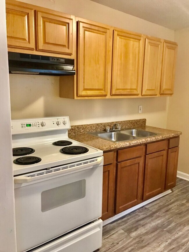 Building Photo - Come see this Newly renovated 2 Bedroom 1 Bath home in Gastonia