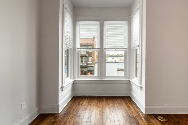 Building Photo - Cozy Studio Apartment