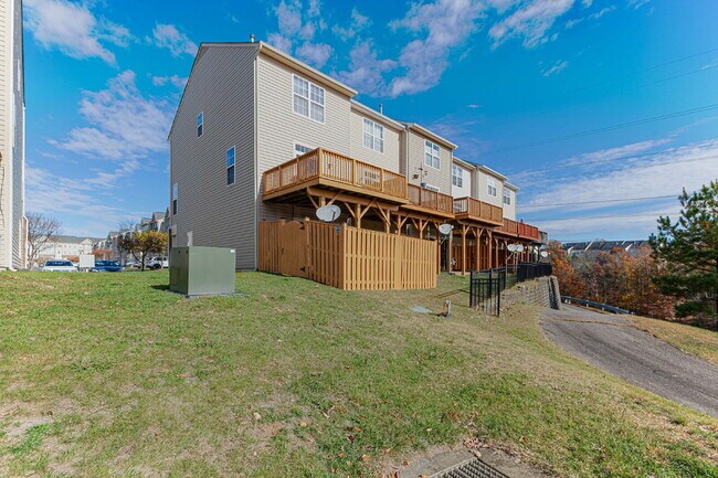 Building Photo - This beautiful townhouse has everything you need in a dream home.