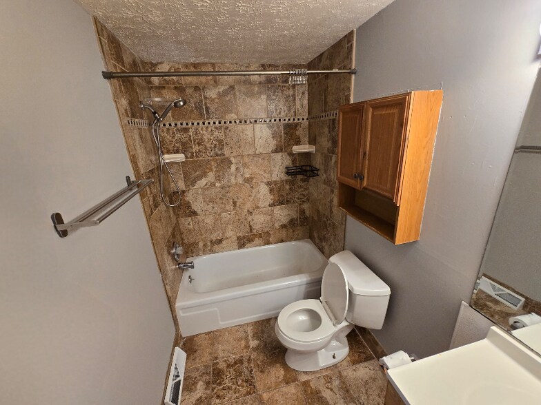 Building Photo - 26640 Lake of the Falls Blvd