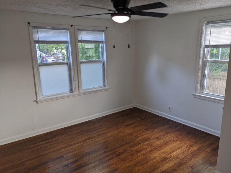 Building Photo - 4610 Belleview Ave