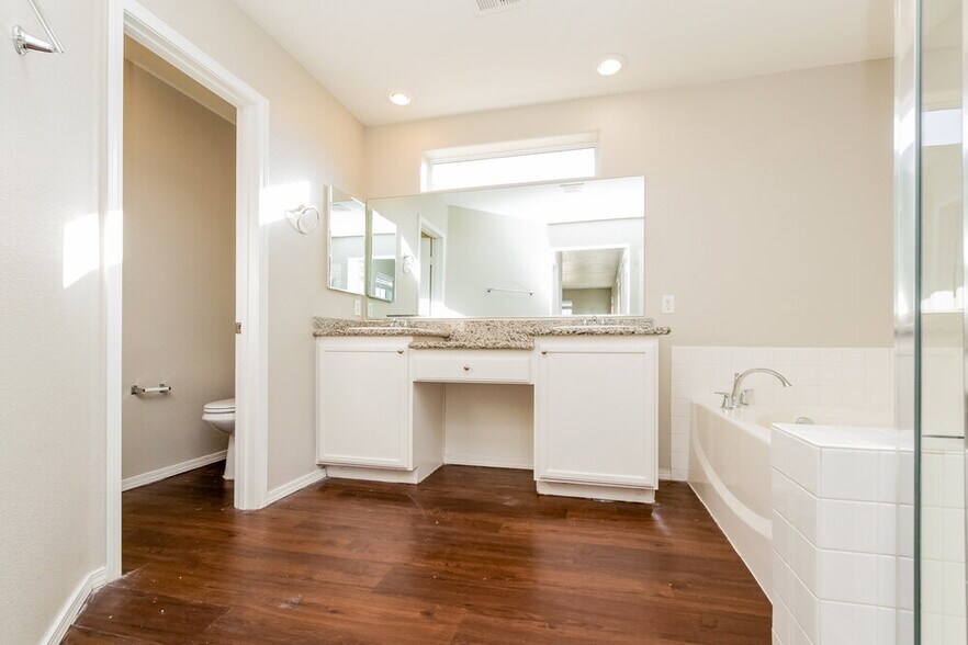 Building Photo - 8104 Finch Feather St