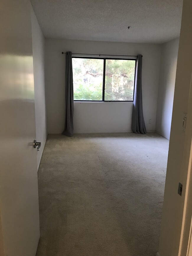 Building Photo - 501 Palisades Dr