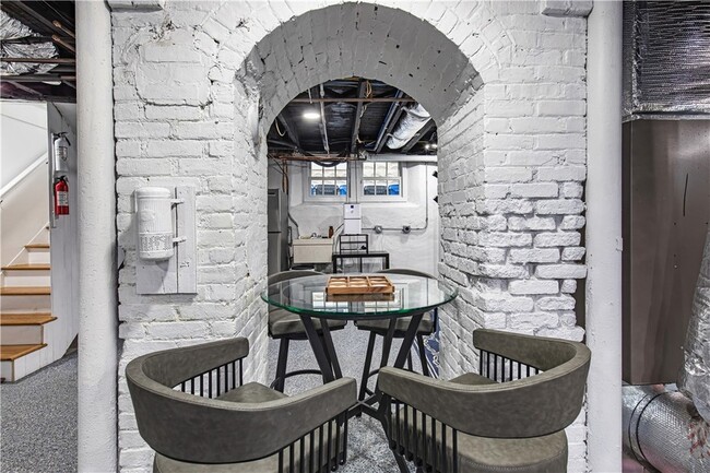 Building Photo - 21 Bedlow Ave