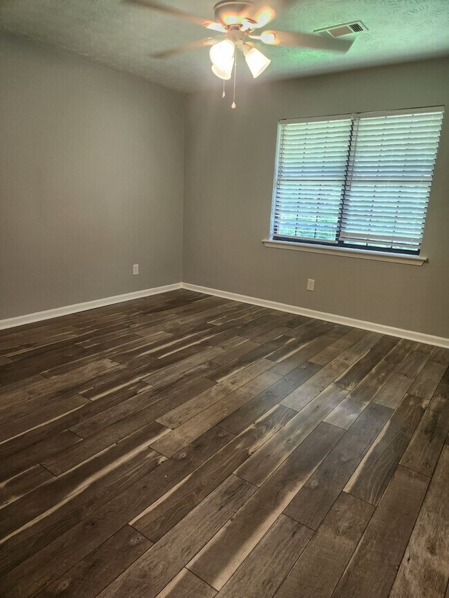 Building Photo - Tranquility and Space just 4 You!