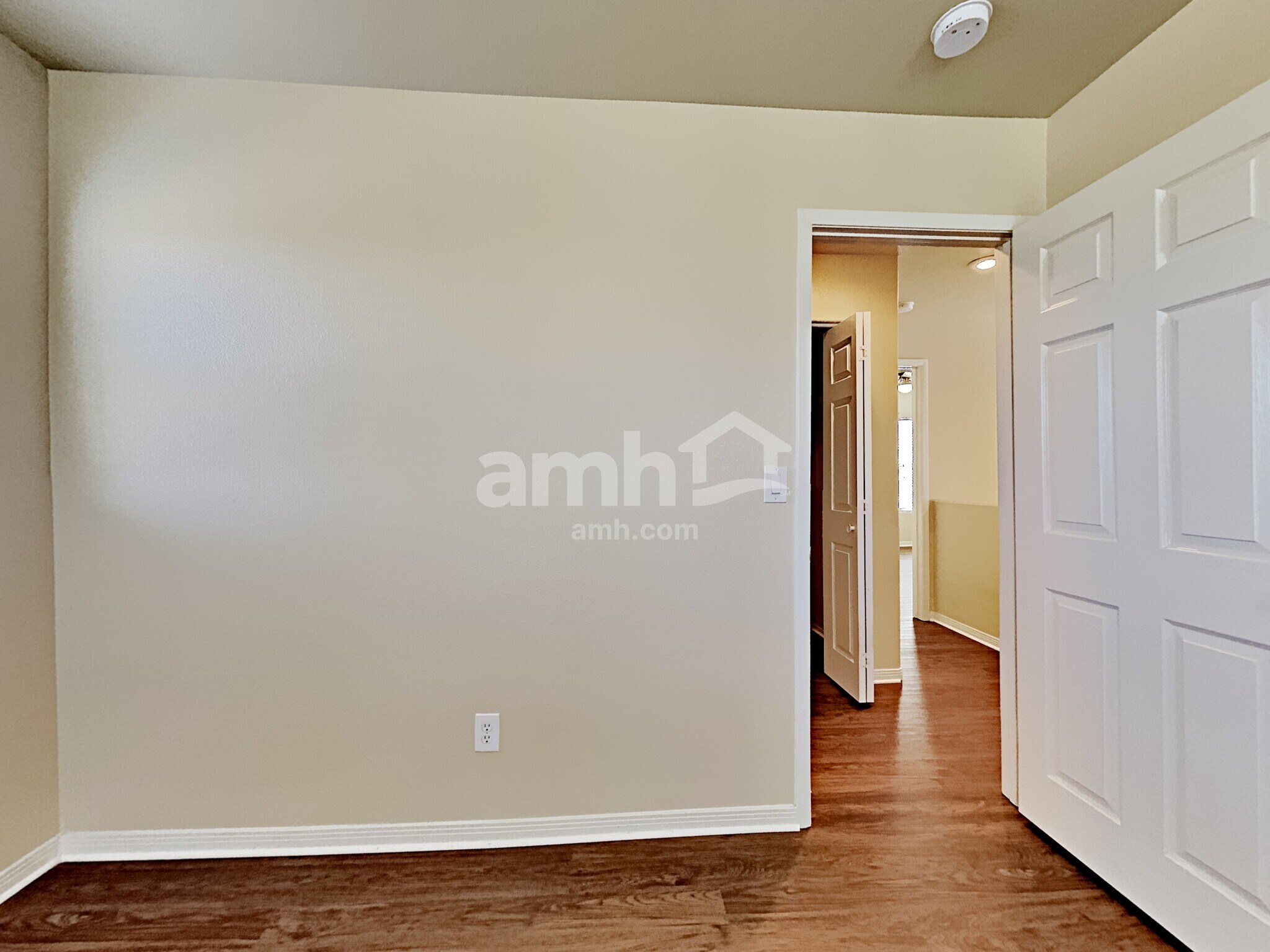 Building Photo - 1160 Paradise Safari Dr