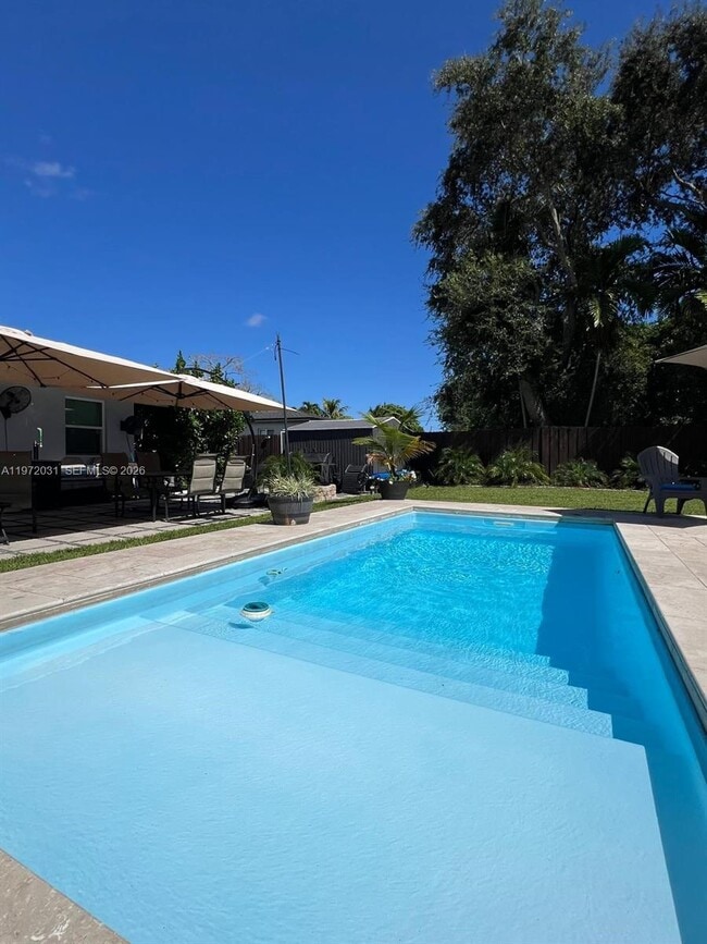 Building Photo - 1430 NE 149th St