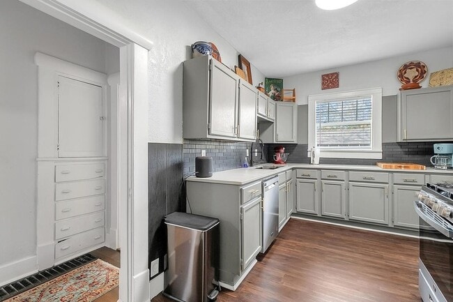 Building Photo - 244 S Volutsia Ave