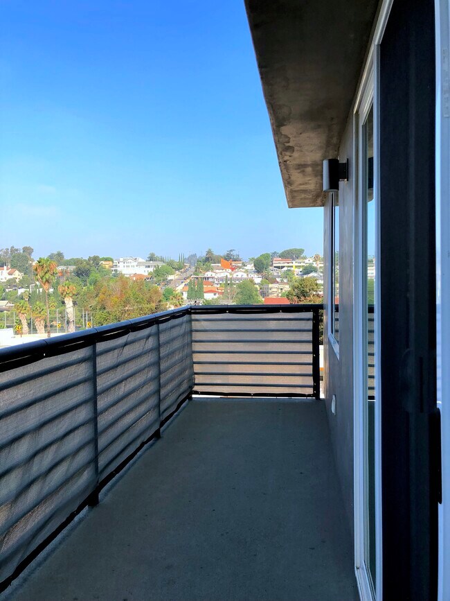 Terrace off primary - 2154 Fargo St