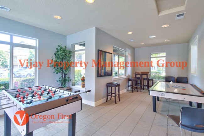 Building Photo - 825 NE Wheelock Pl