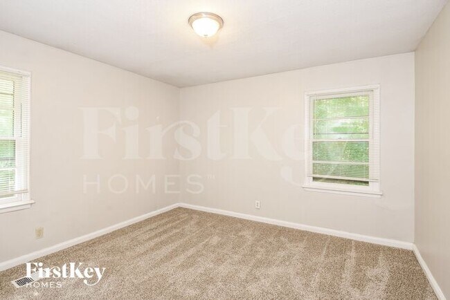 Building Photo - 3960 Hillside Ln
