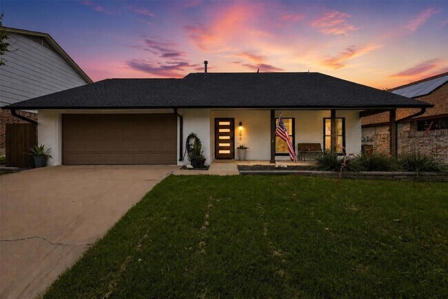 Building Photo - 208 Skyloop Dr